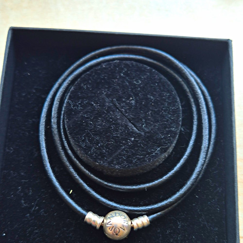 Pandora black leather wrap - black,